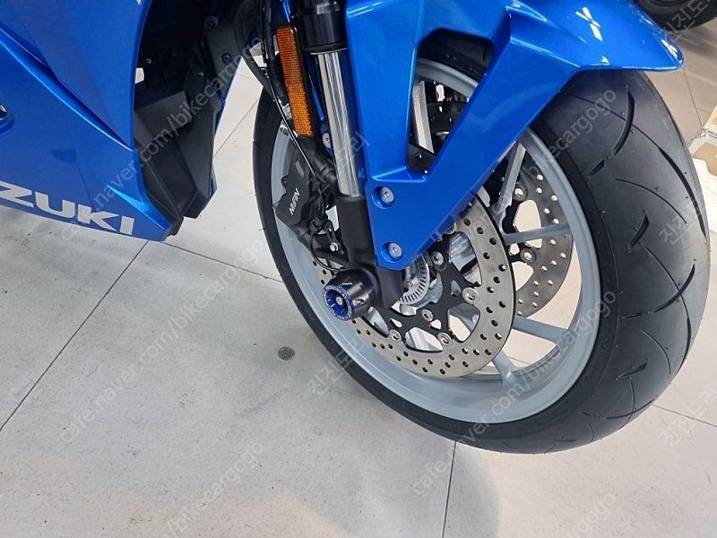 스즈키 GSX 8R more