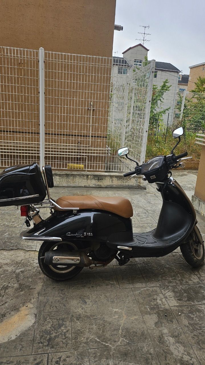 케이앤씨모터스 뉴 카빙 II 125 thumb 2