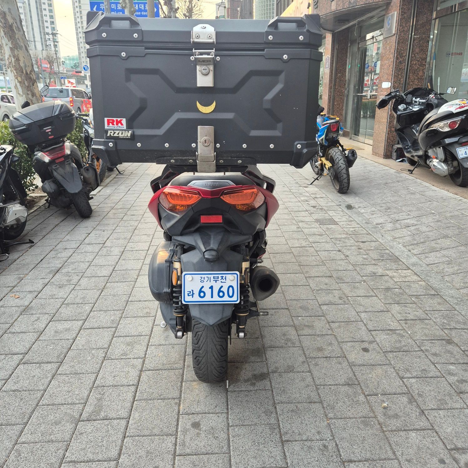 야마하 XMAX 300 ABS more