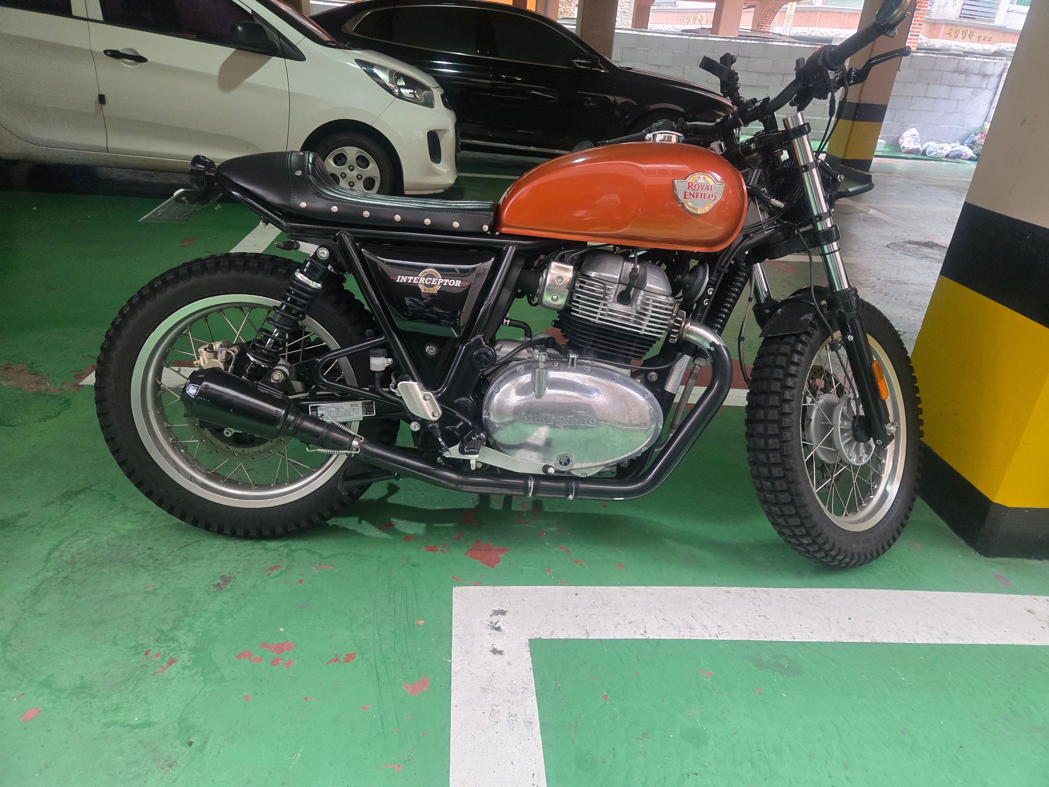 로얄엔필드 인터셉터 650 more