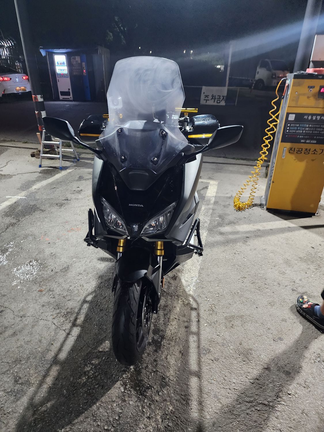 혼다 포르자 750 2023 실버 사진 3