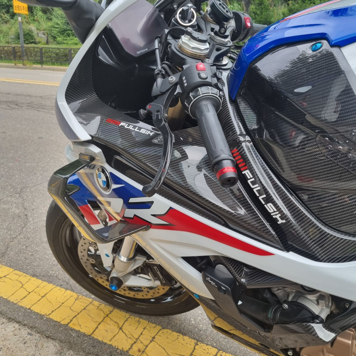 BMW S 1000 RR more