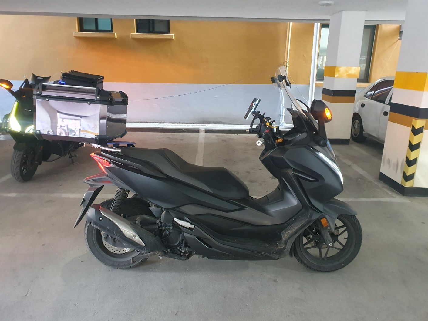 혼다 포르자 300 thumb 2