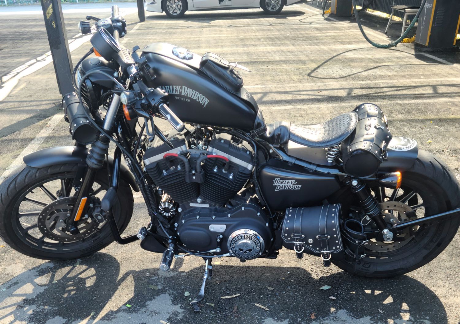 할리데이비슨 아이언 883 thumb 2