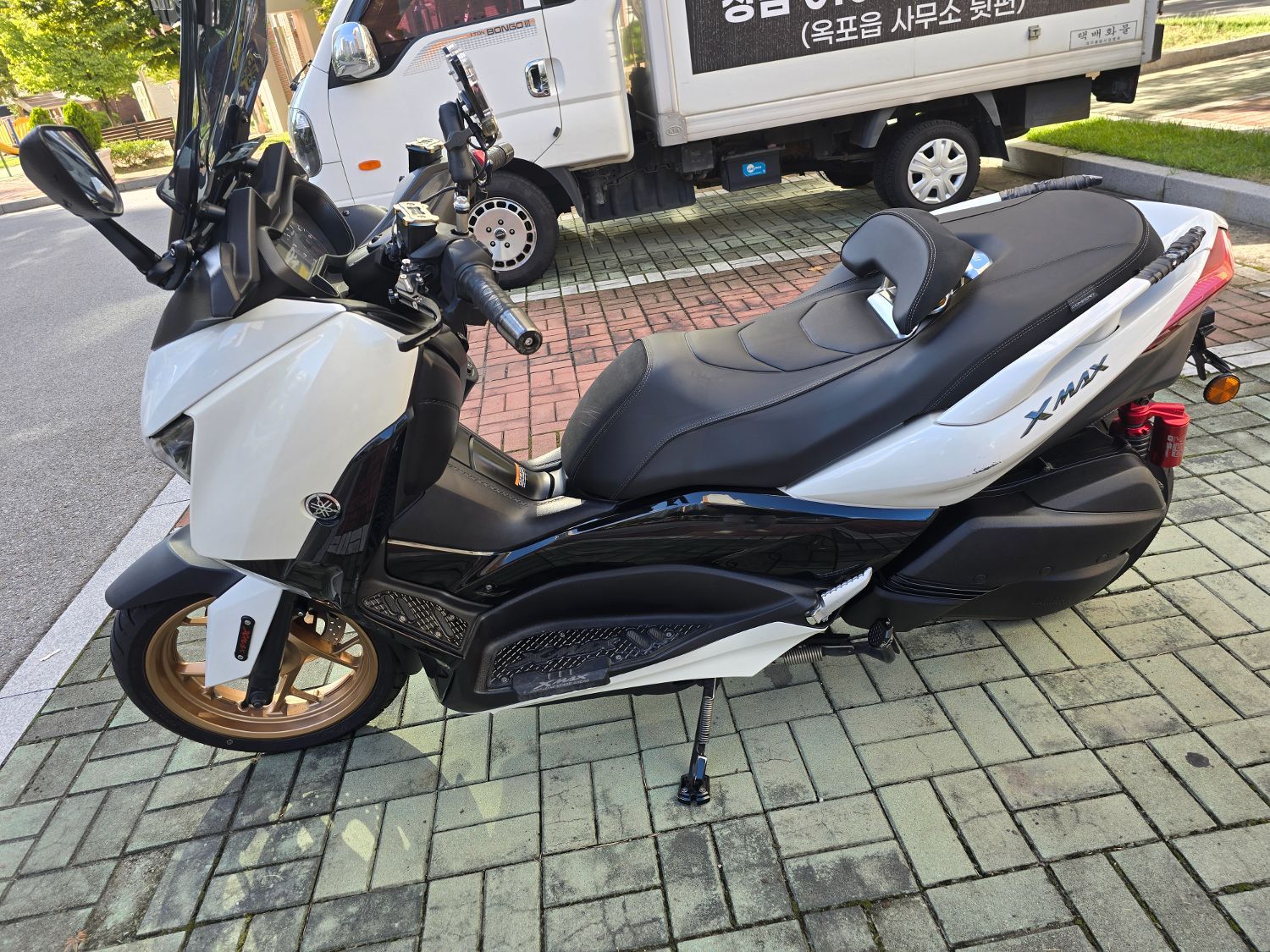 야마하 XMAX 300 ABS more