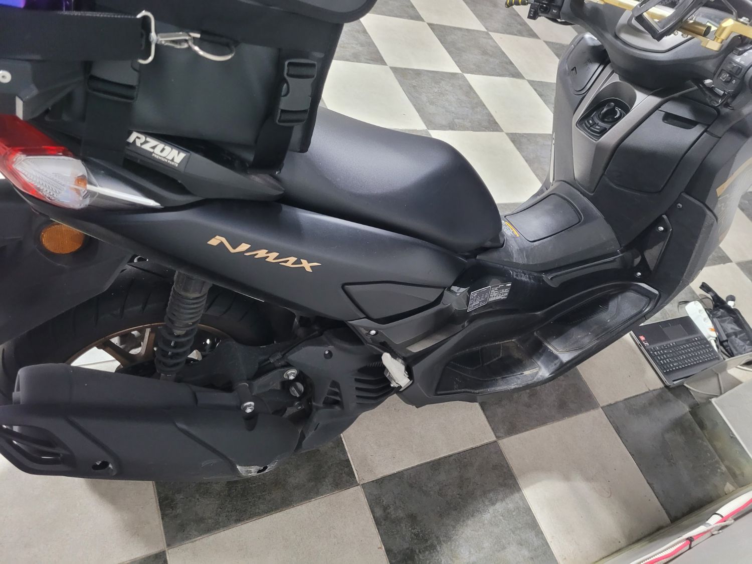 야마하 NMAX 125 more