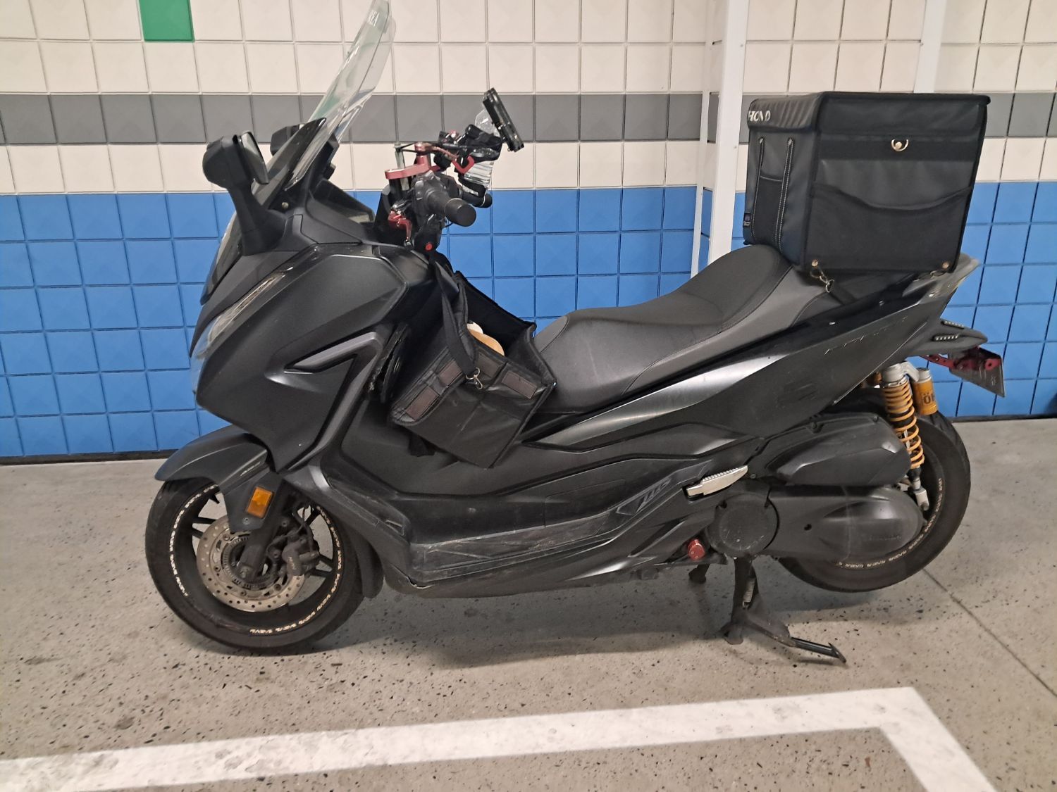 혼다 포르자 300 thumb 2