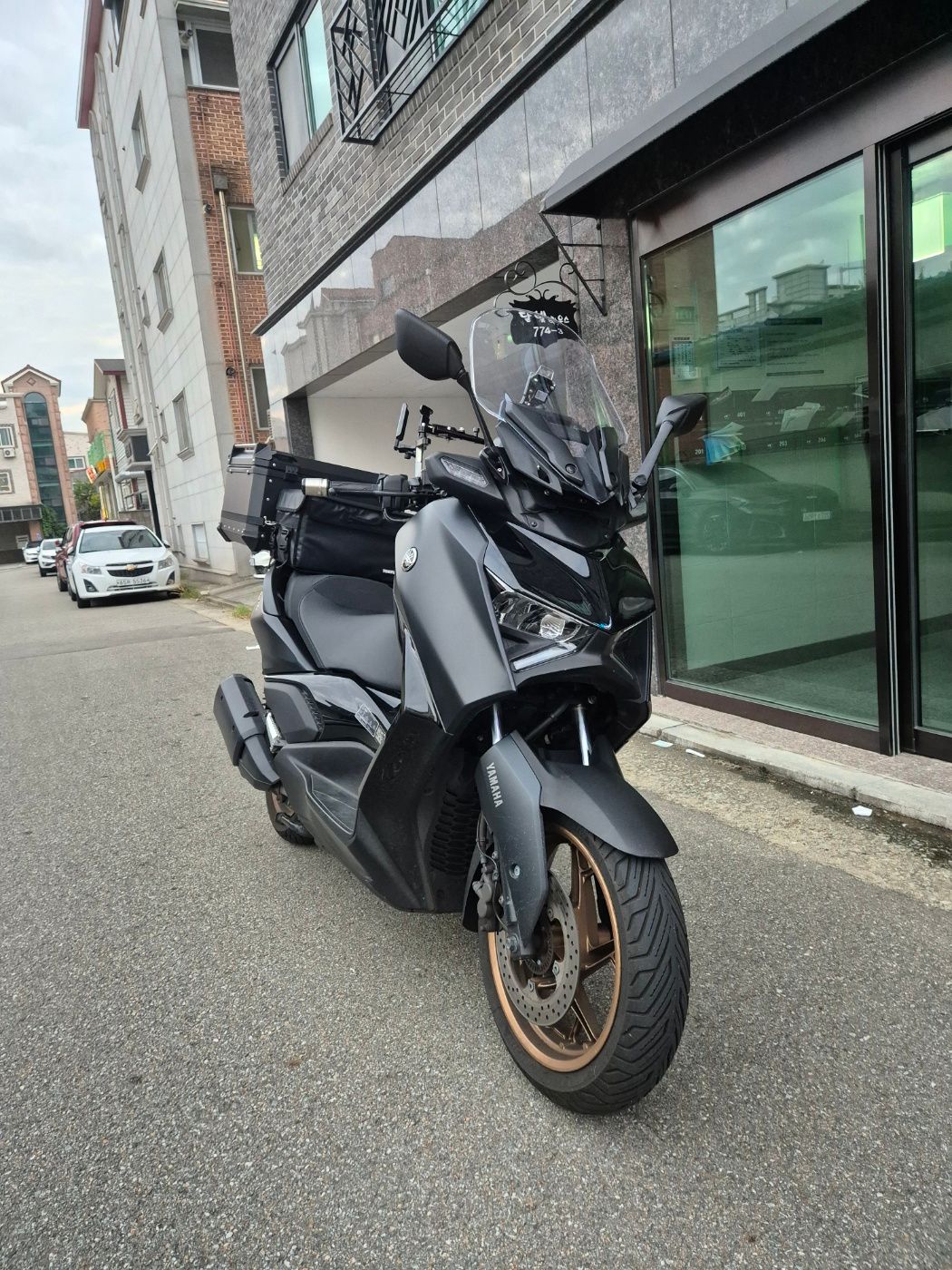 야마하 XMAX 300 ABS main