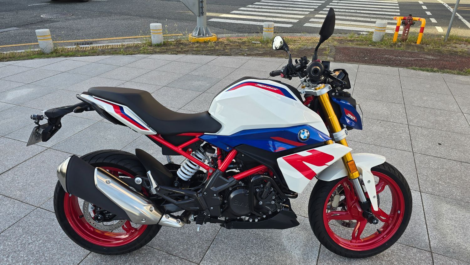 BMW G 310 R thumb 2