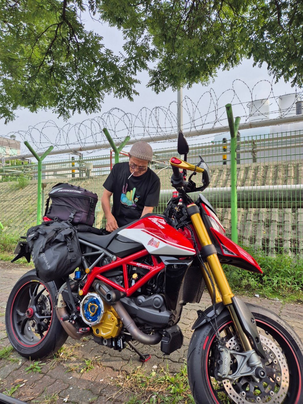 두카티 하이퍼모타드 950 SP more