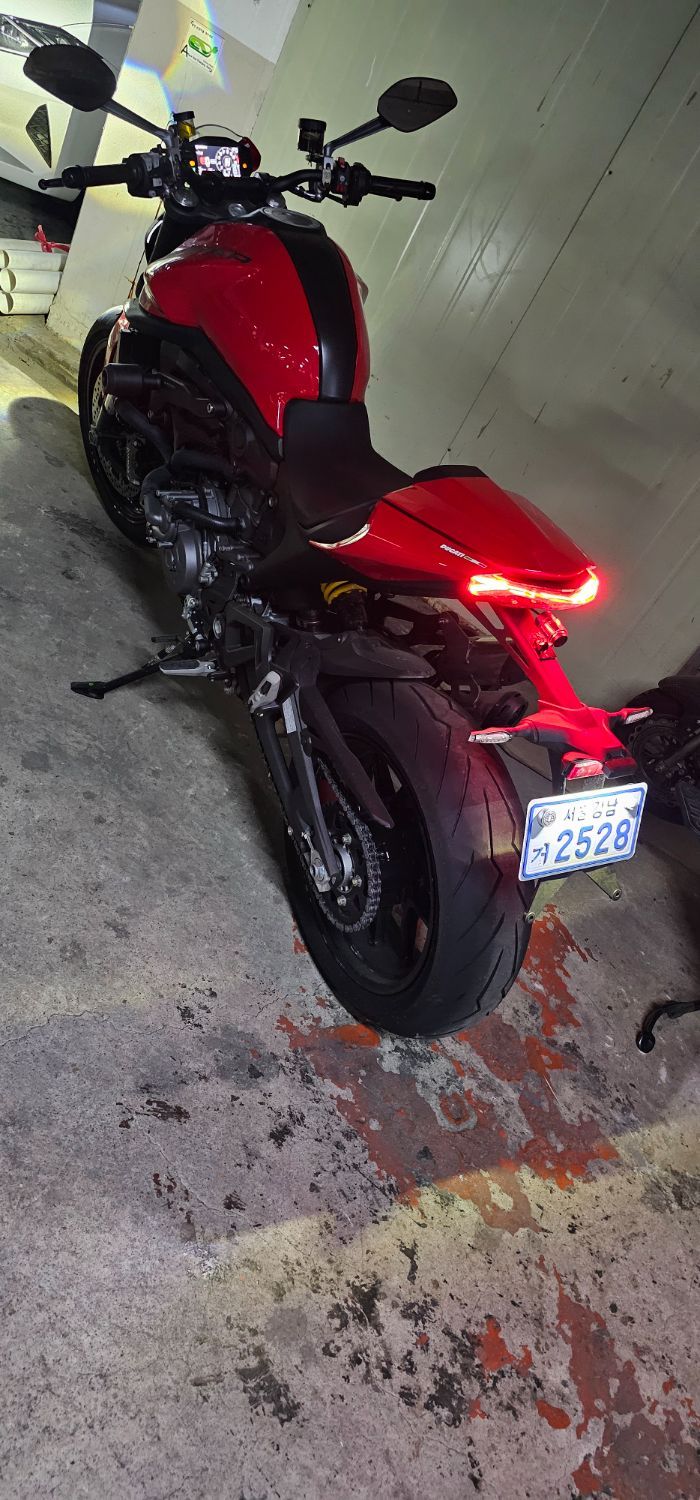 두카티 몬스터 937 2023 레드 사진 7