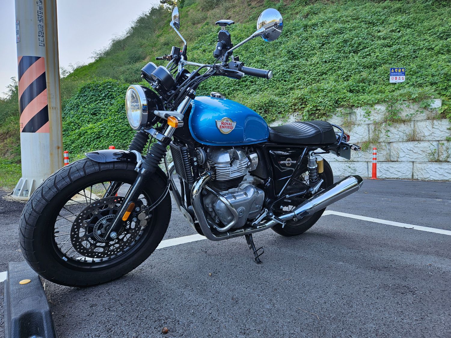 로얄엔필드 인터셉터 650 more