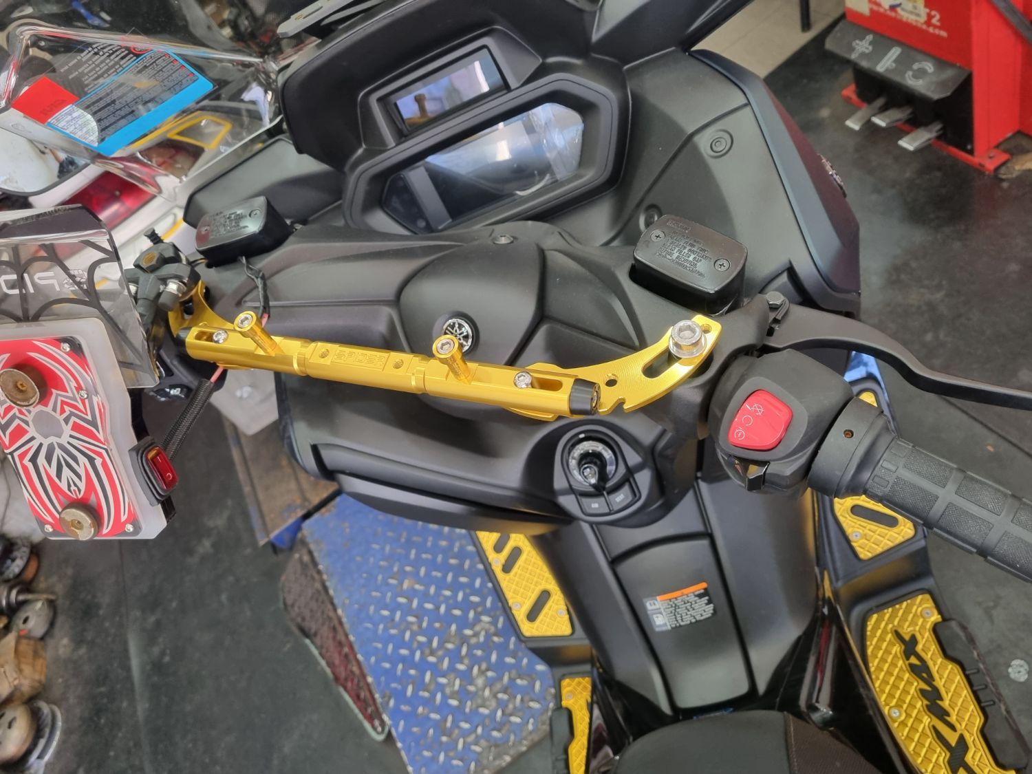 야마하 XMAX 300 ABS thumb 2