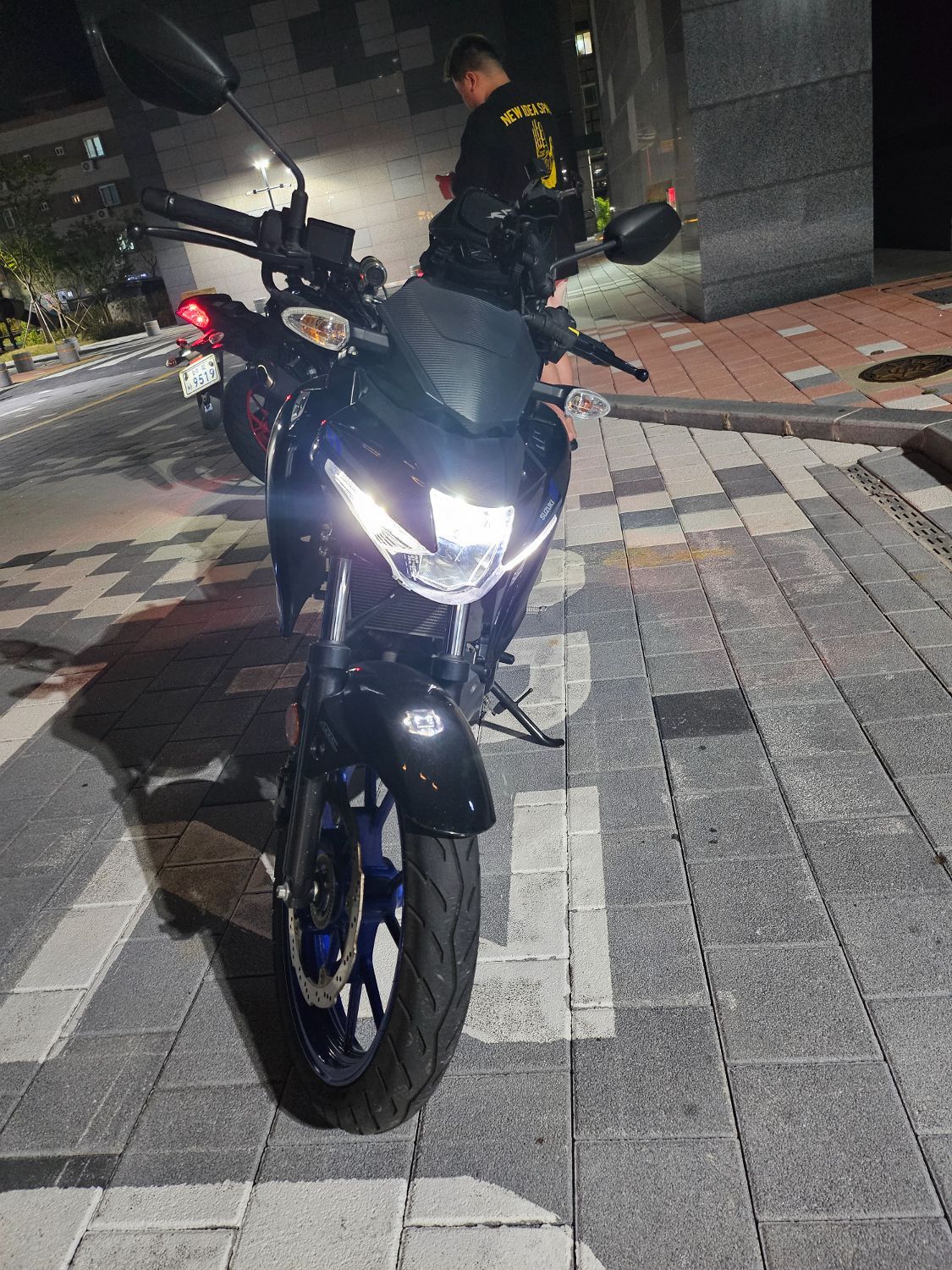 스즈키 GSX S 125 more