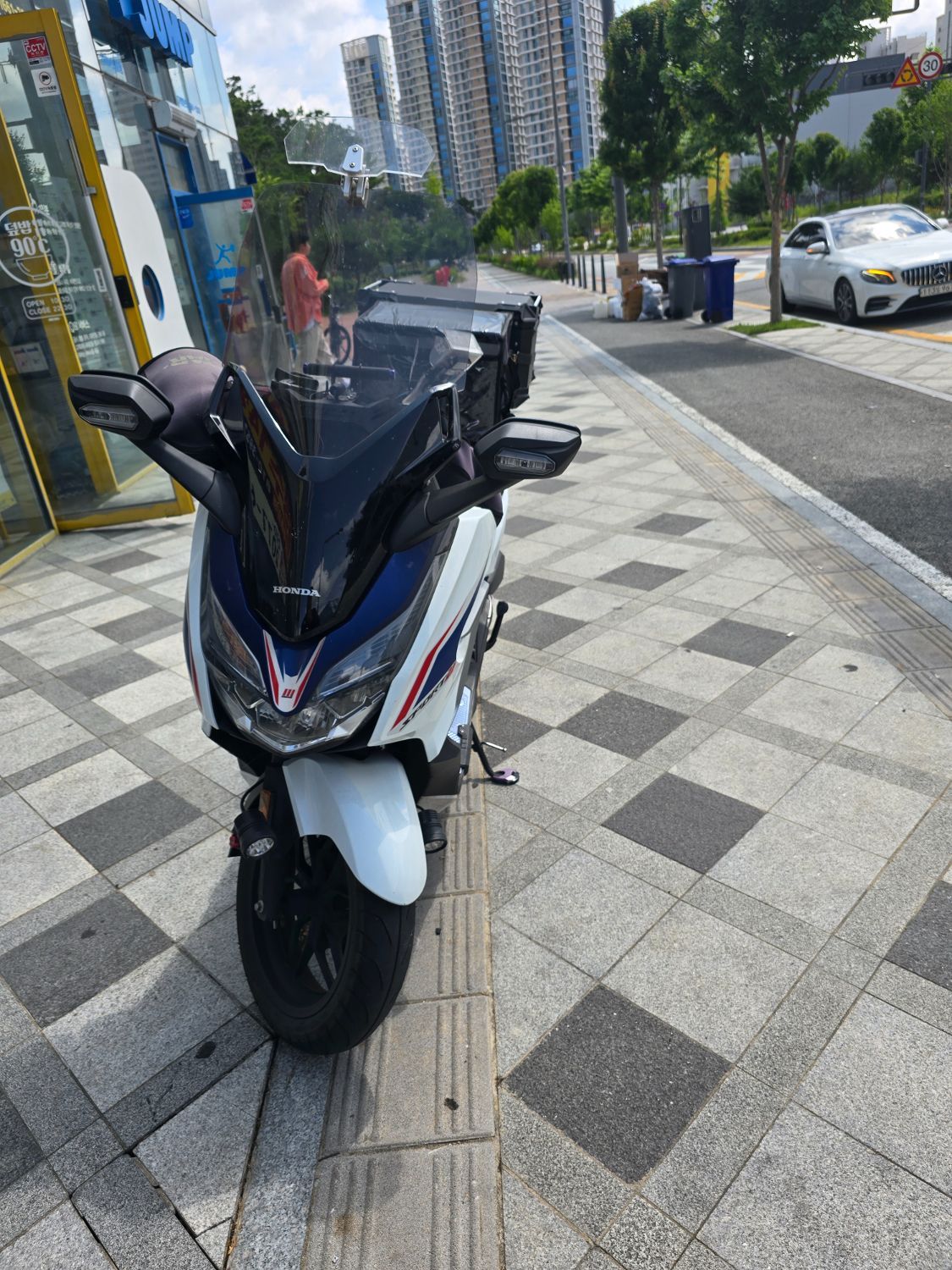 혼다 포르자 300 thumb 2