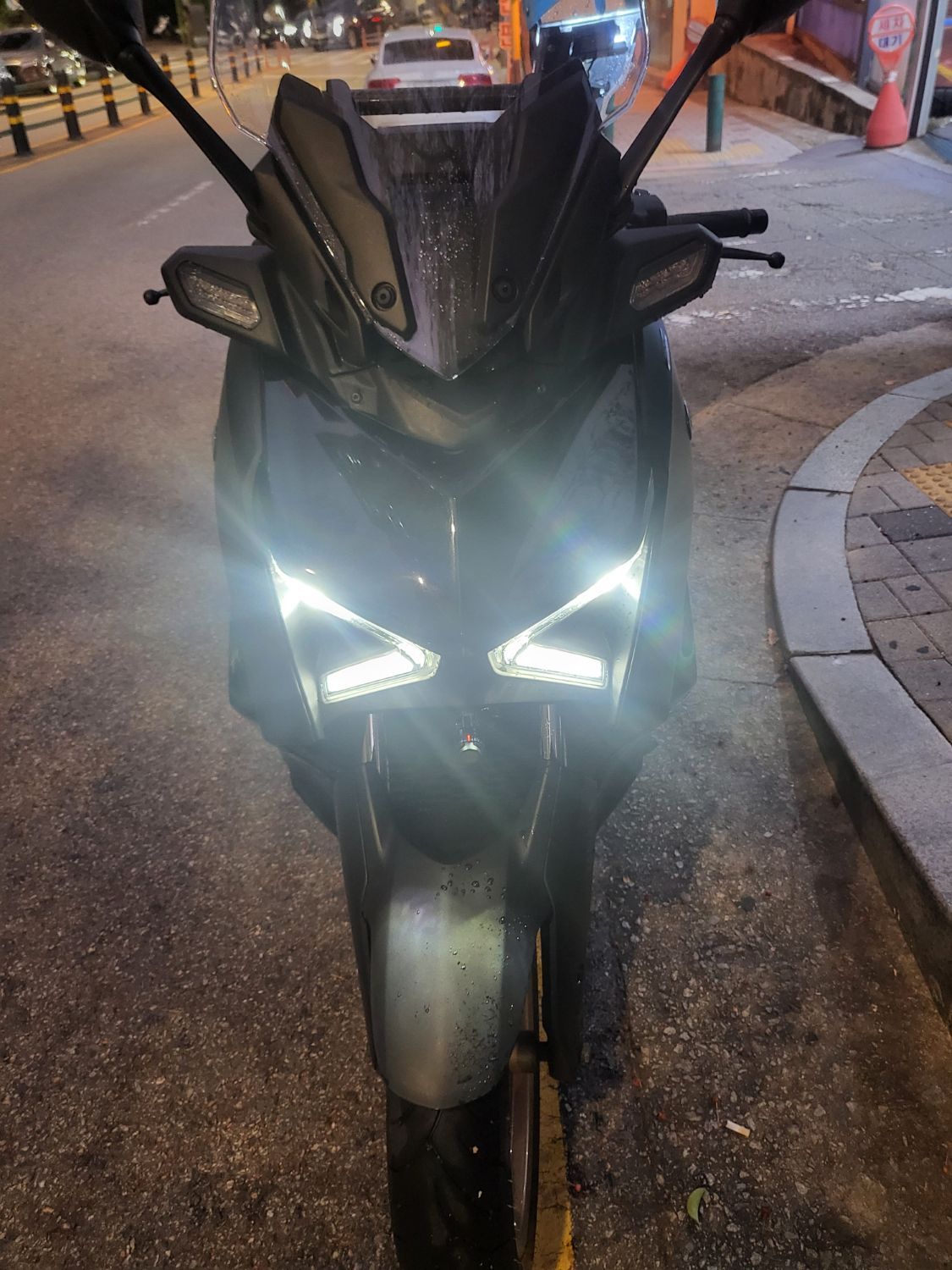 야마하 XMAX 300 ABS more