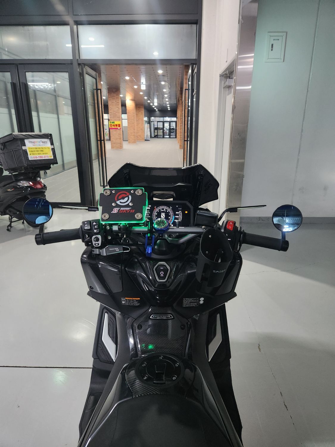 야마하 TMAX 560 more