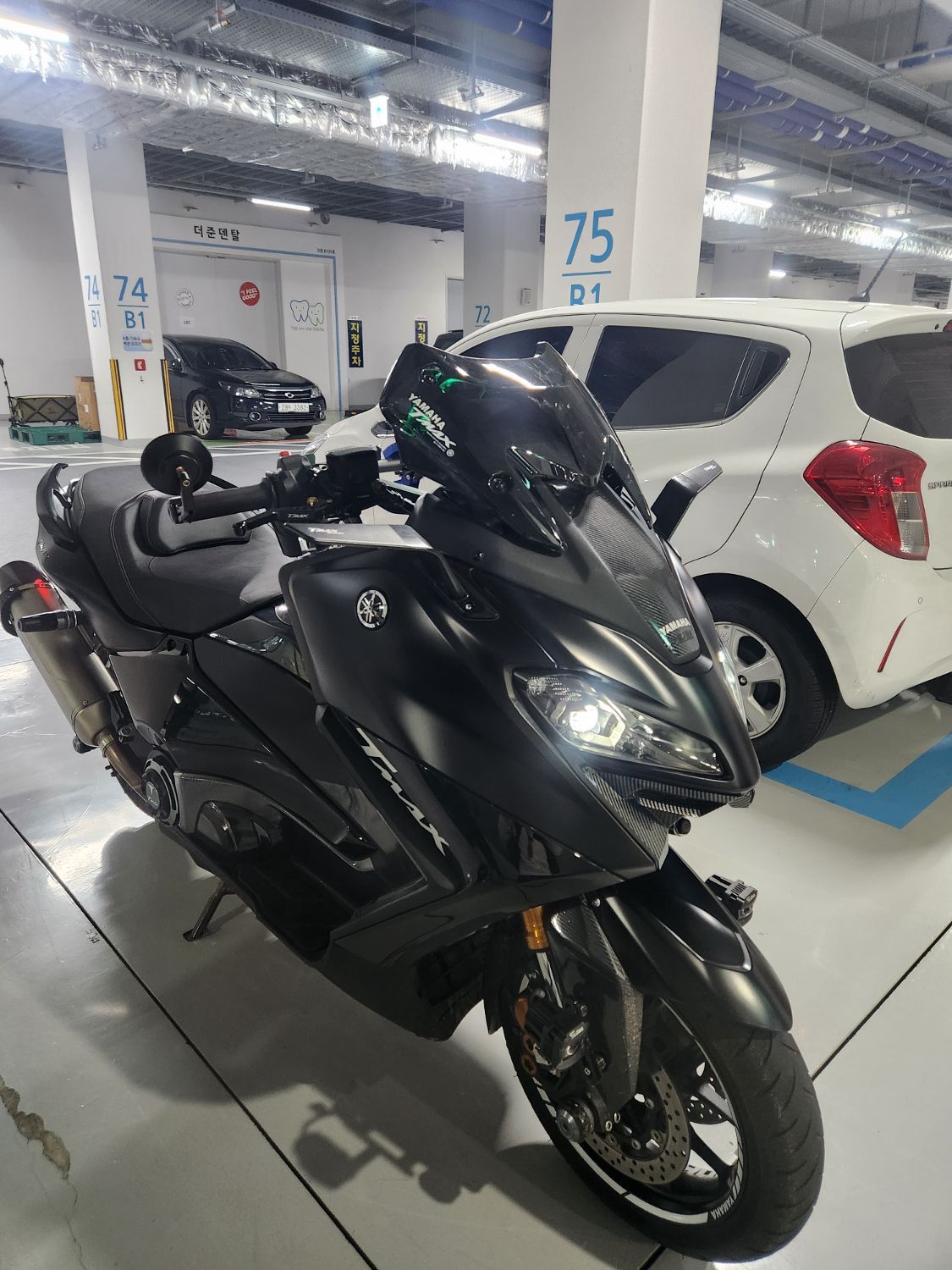 야마하 TMAX 560 thumb 2