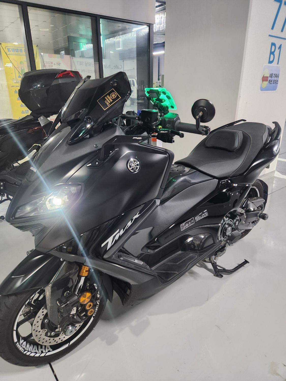 야마하 TMAX 560 main