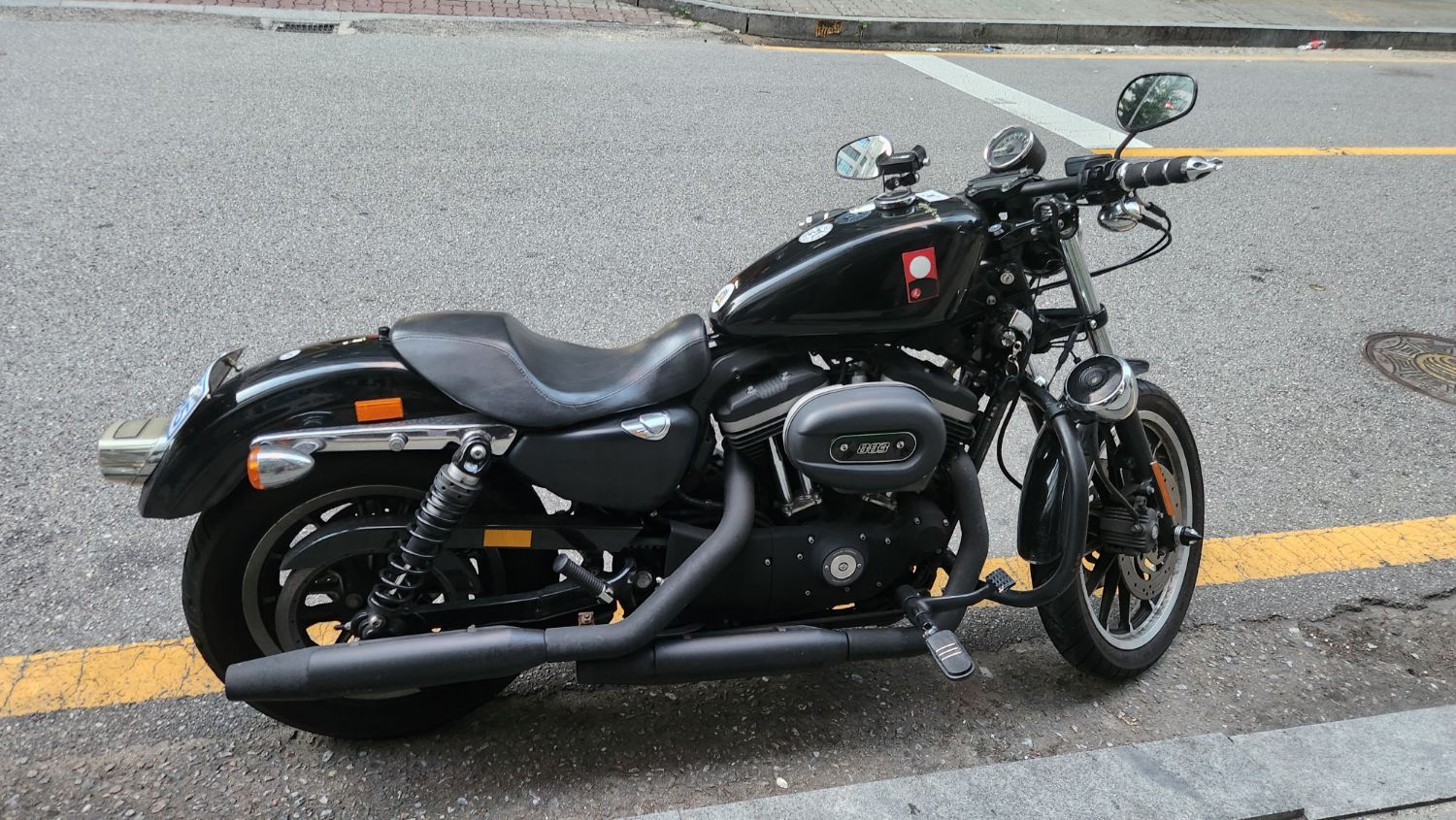 할리데이비슨 883 R thumb 2