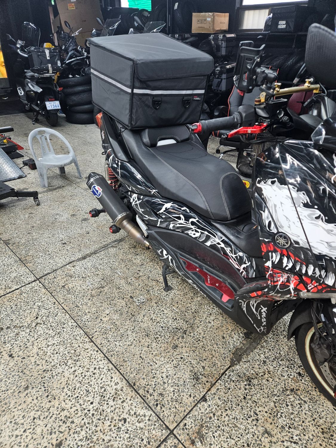 야마하 XMAX 300 ABS thumb 2