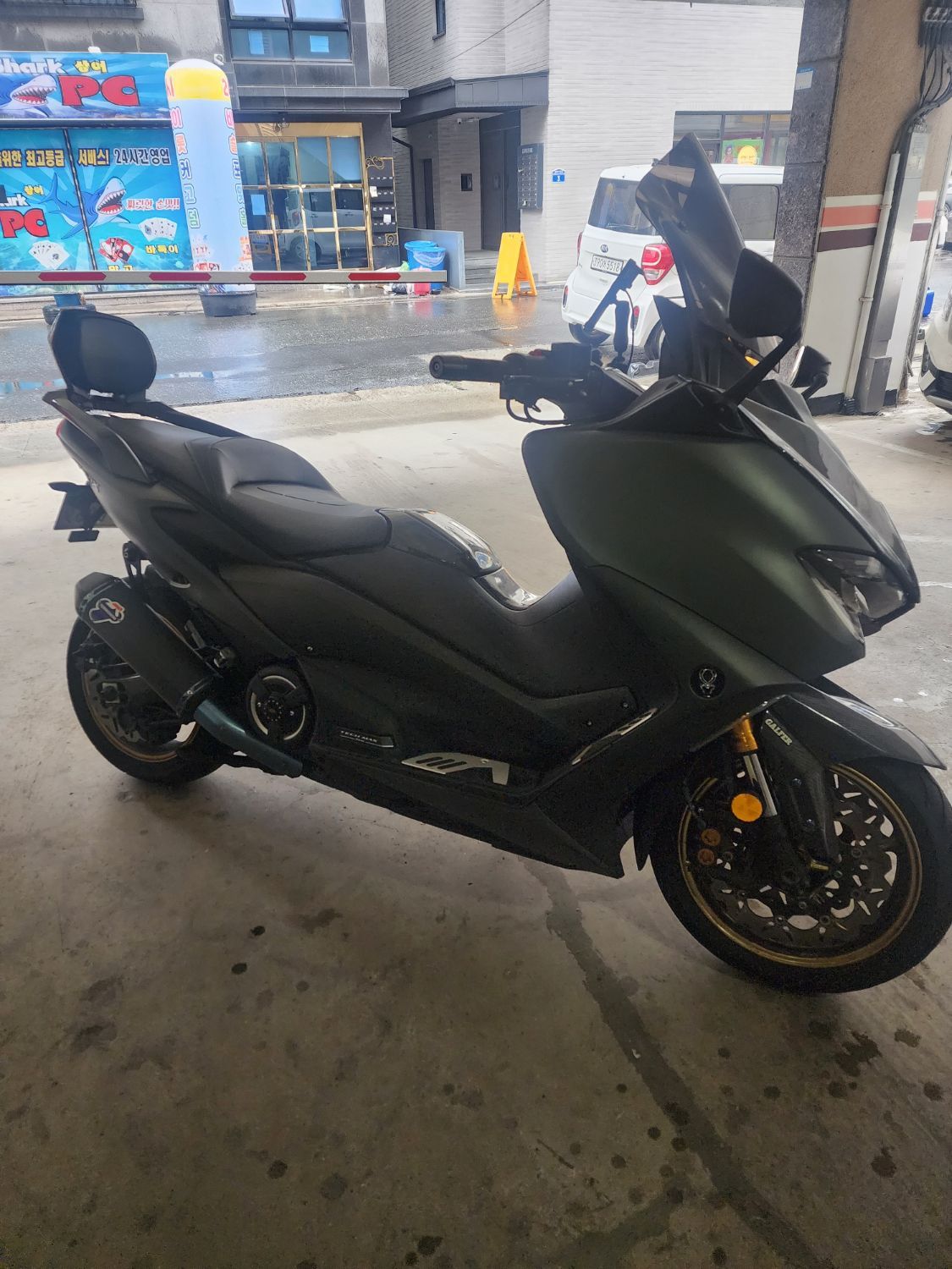 야마하 TMAX 560 main