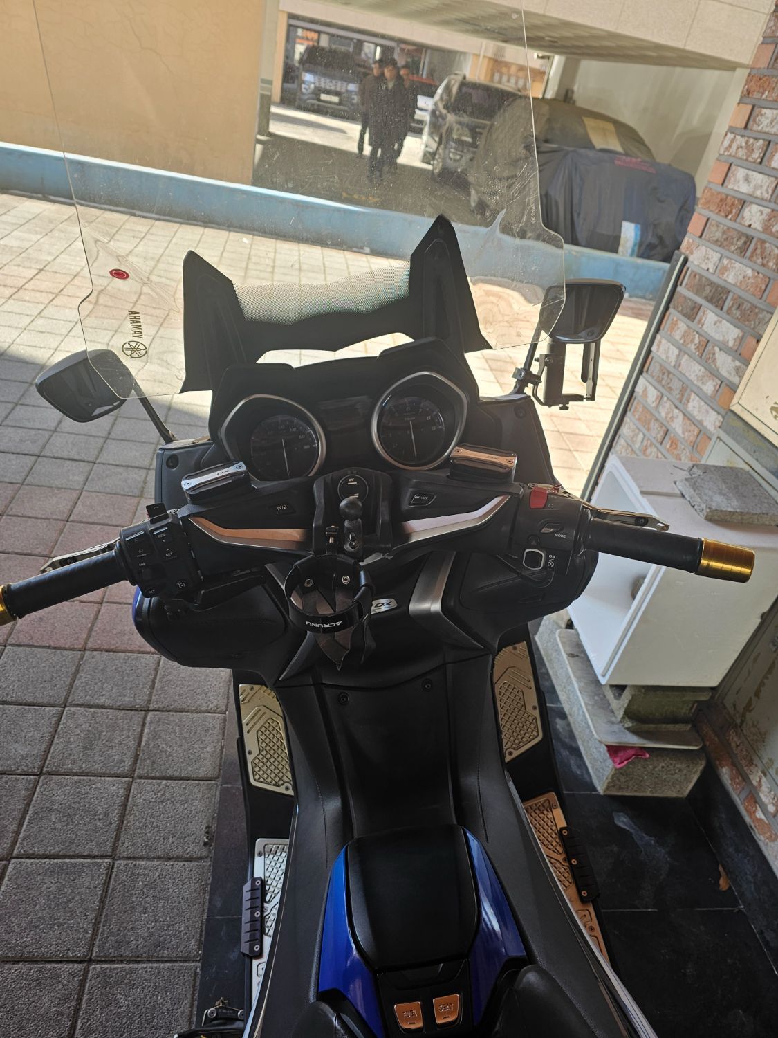 야마하 TMAX DX main