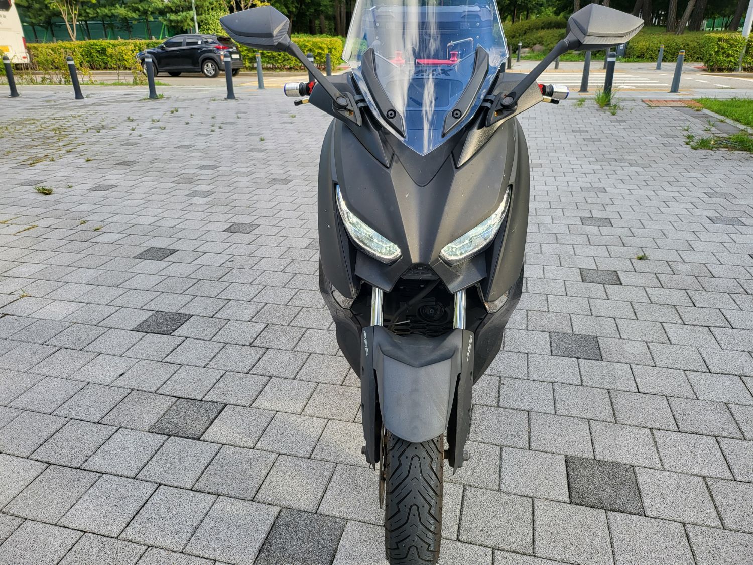 야마하 XMAX 300 ABS more