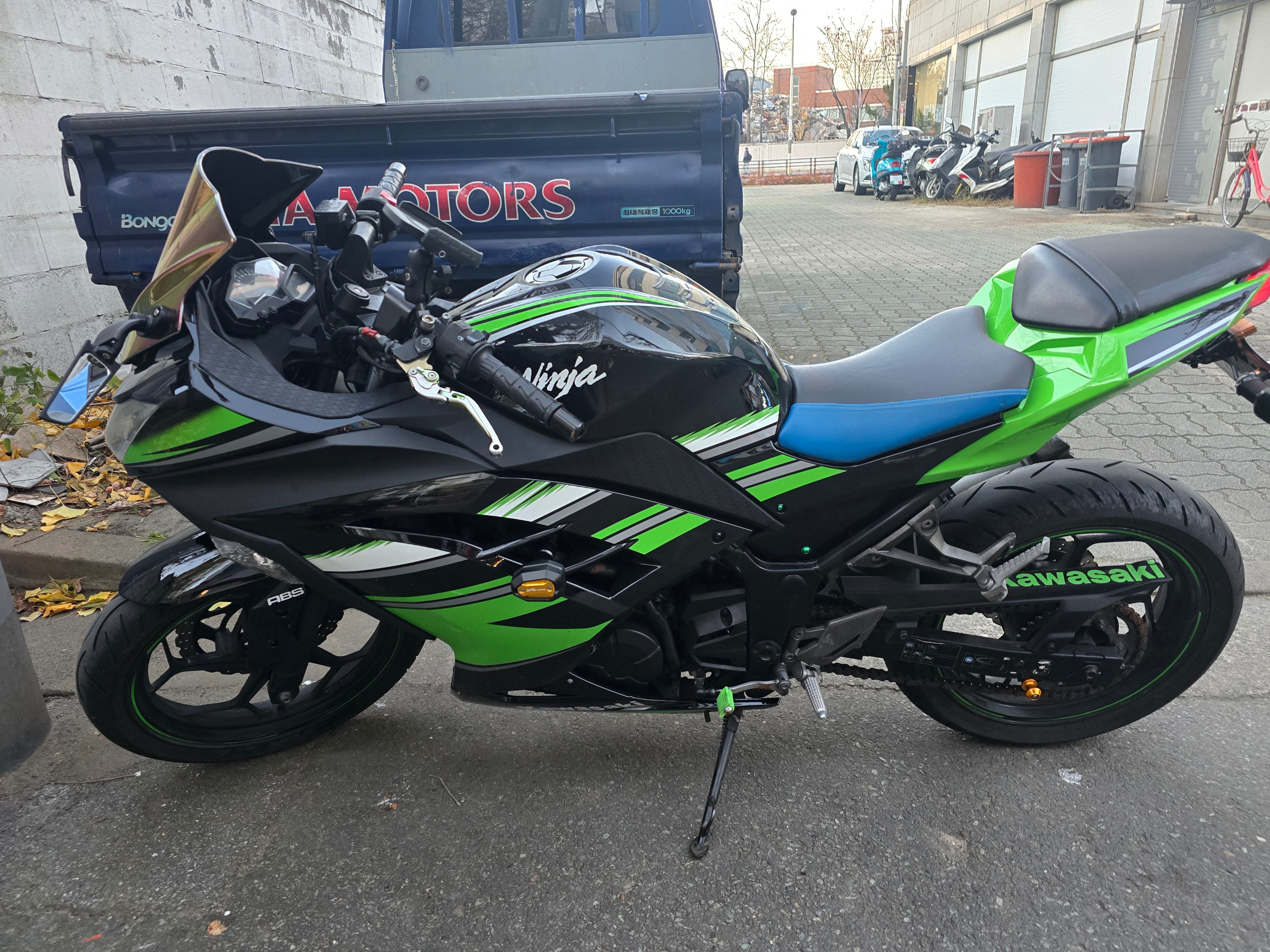 가와사키 닌자 300 ABS more