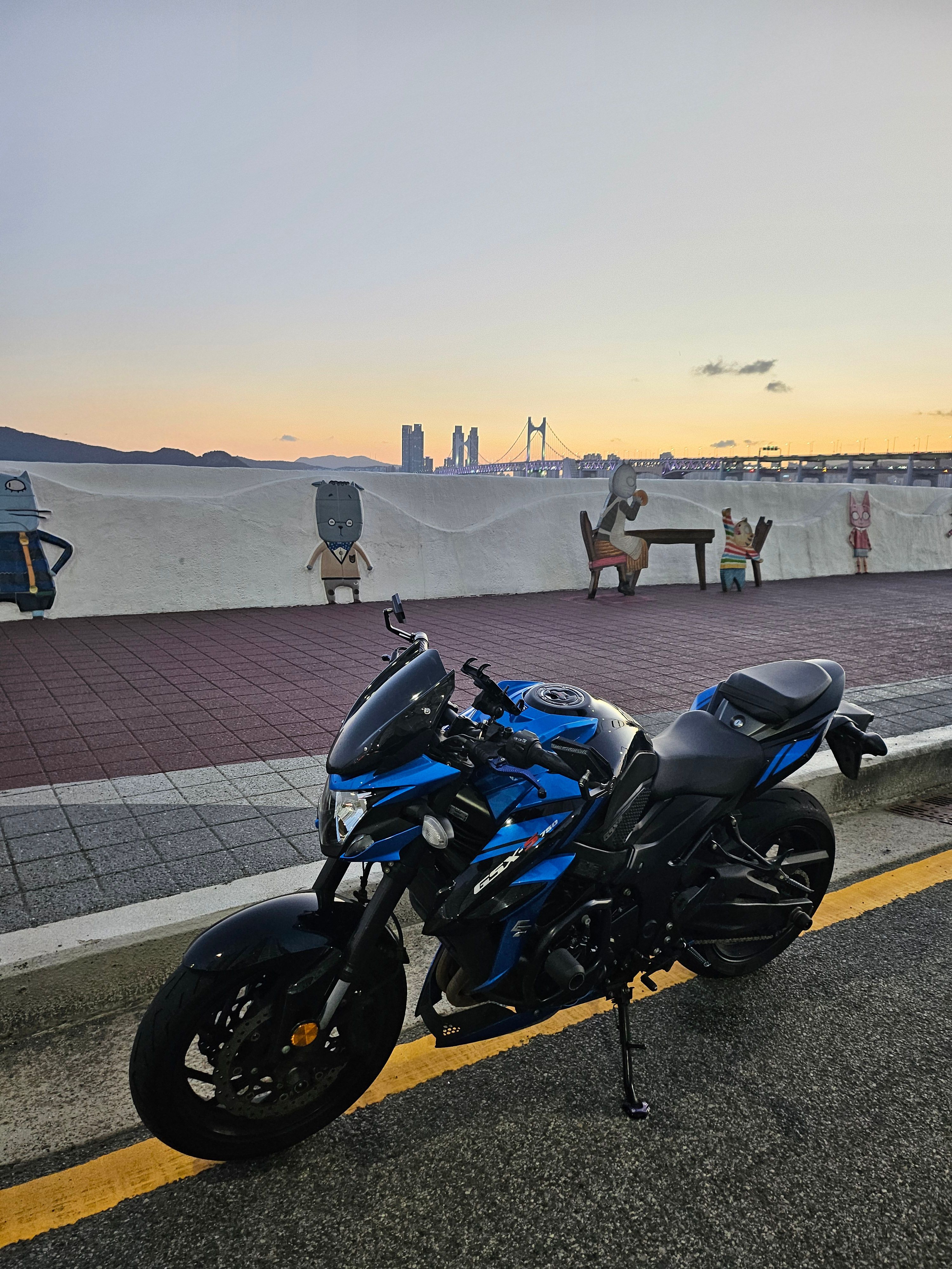 스즈키 GSX S 750 more