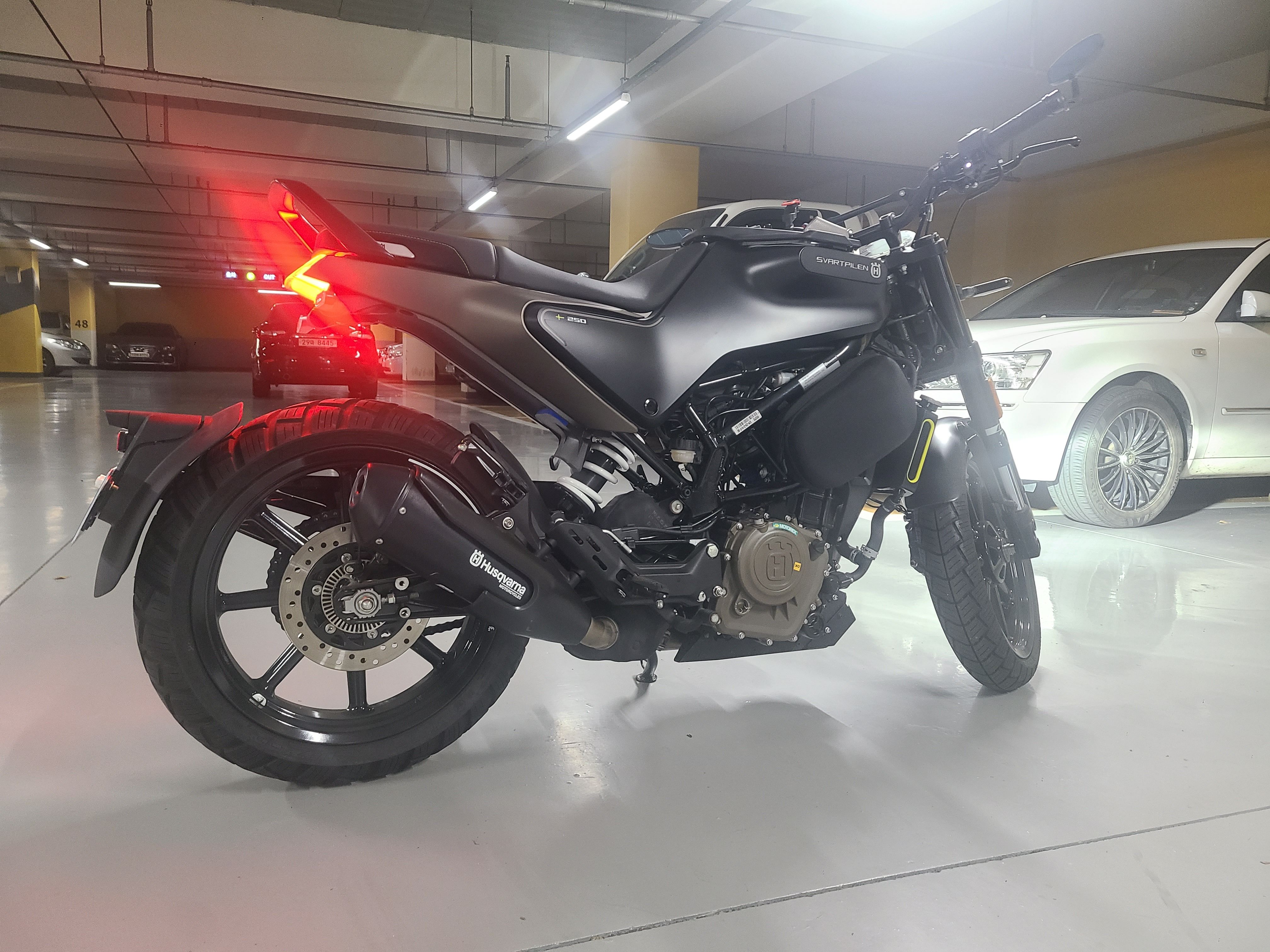 허스크바나 스바르트필렌 250 more