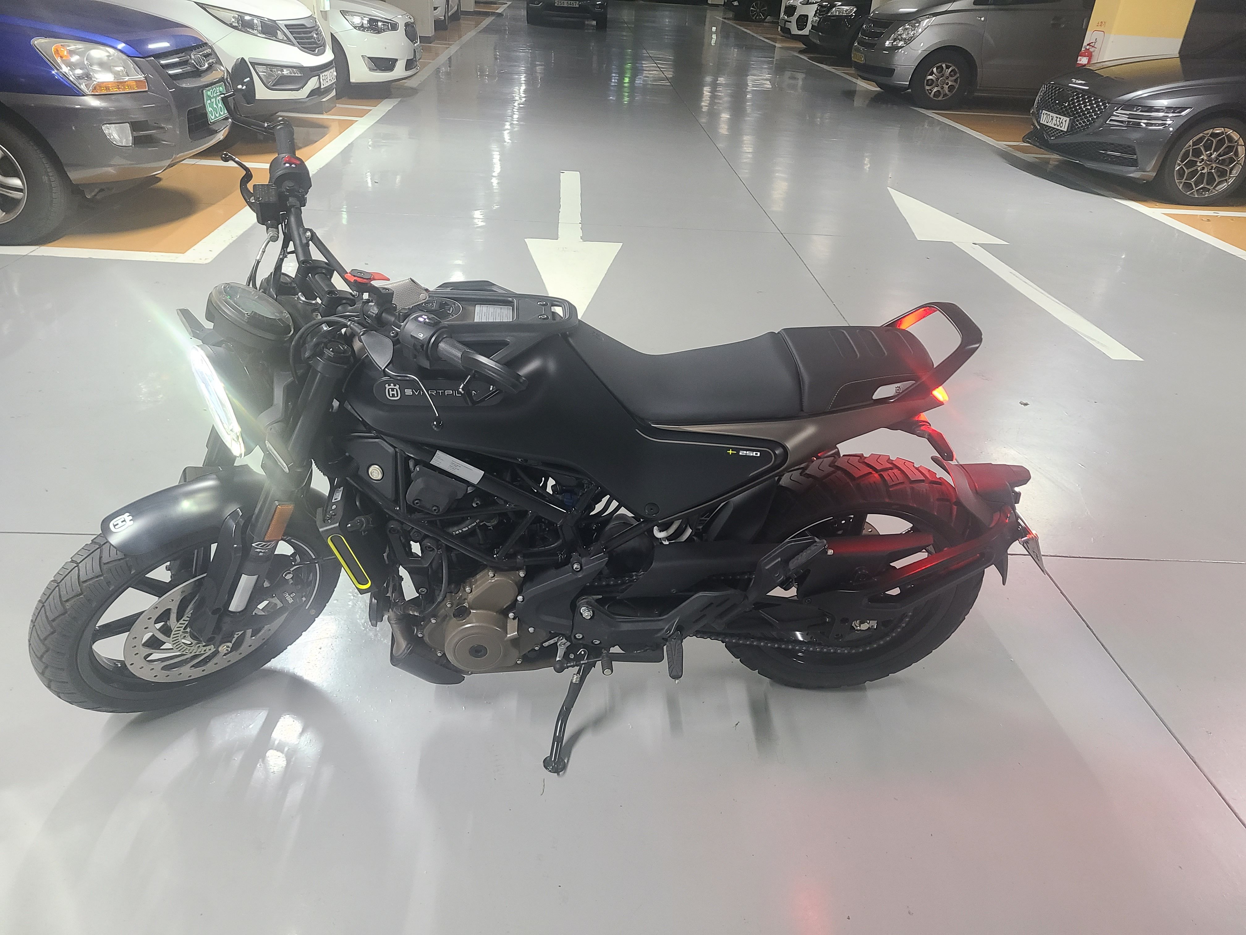 허스크바나 스바르트필렌 250 thumb 2