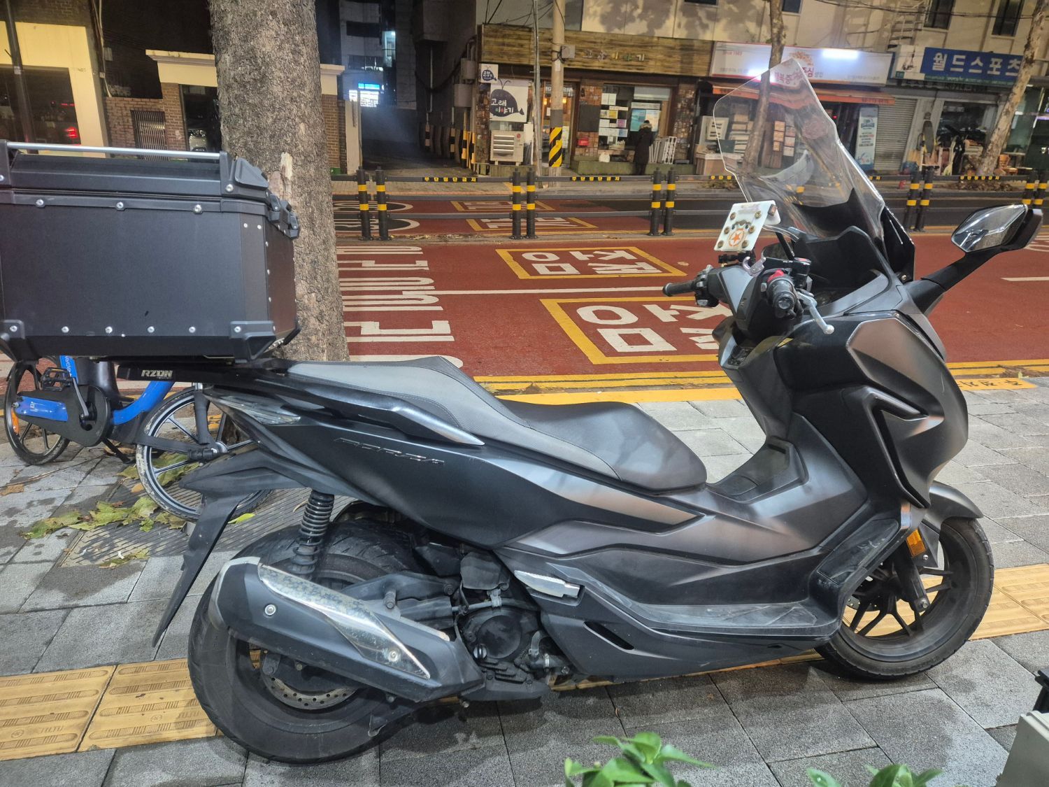 혼다 포르자 300 more