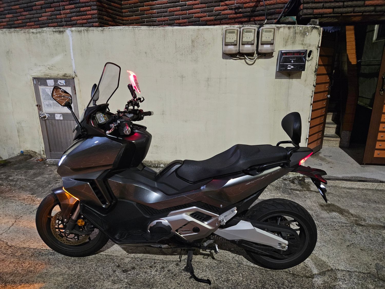 혼다 포르자 750 thumb 2