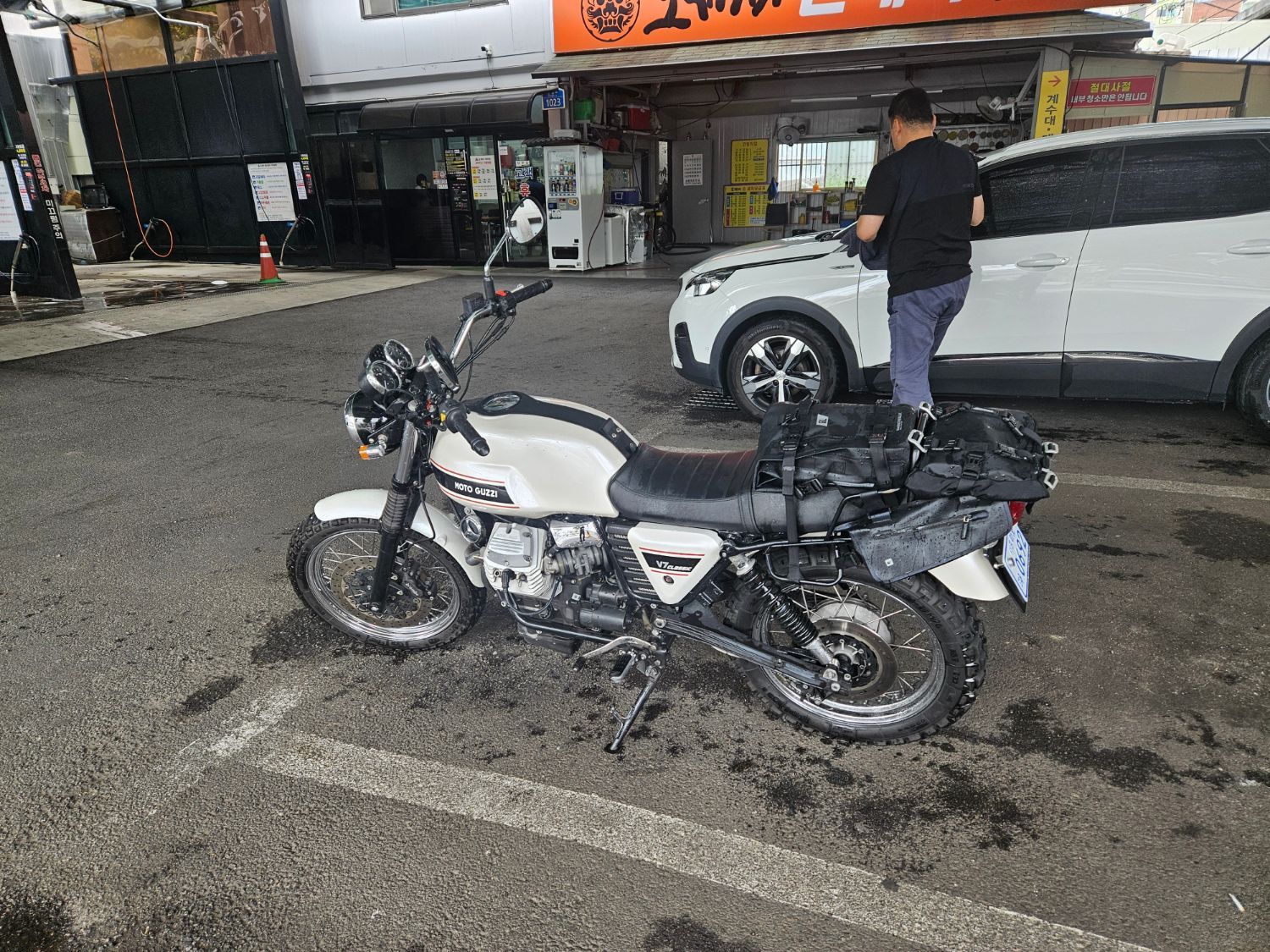 모토구찌 V7 클래식 main