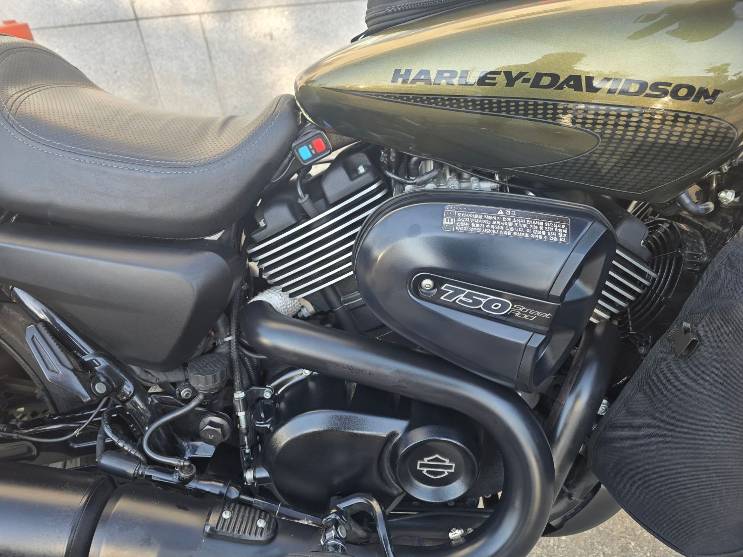 할리데이비슨 스트리트 로드 750 thumb 2