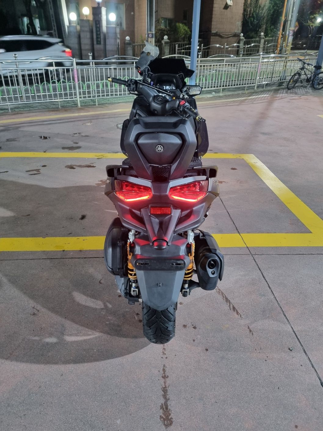 야마하 XMAX 300 ABS thumb 2