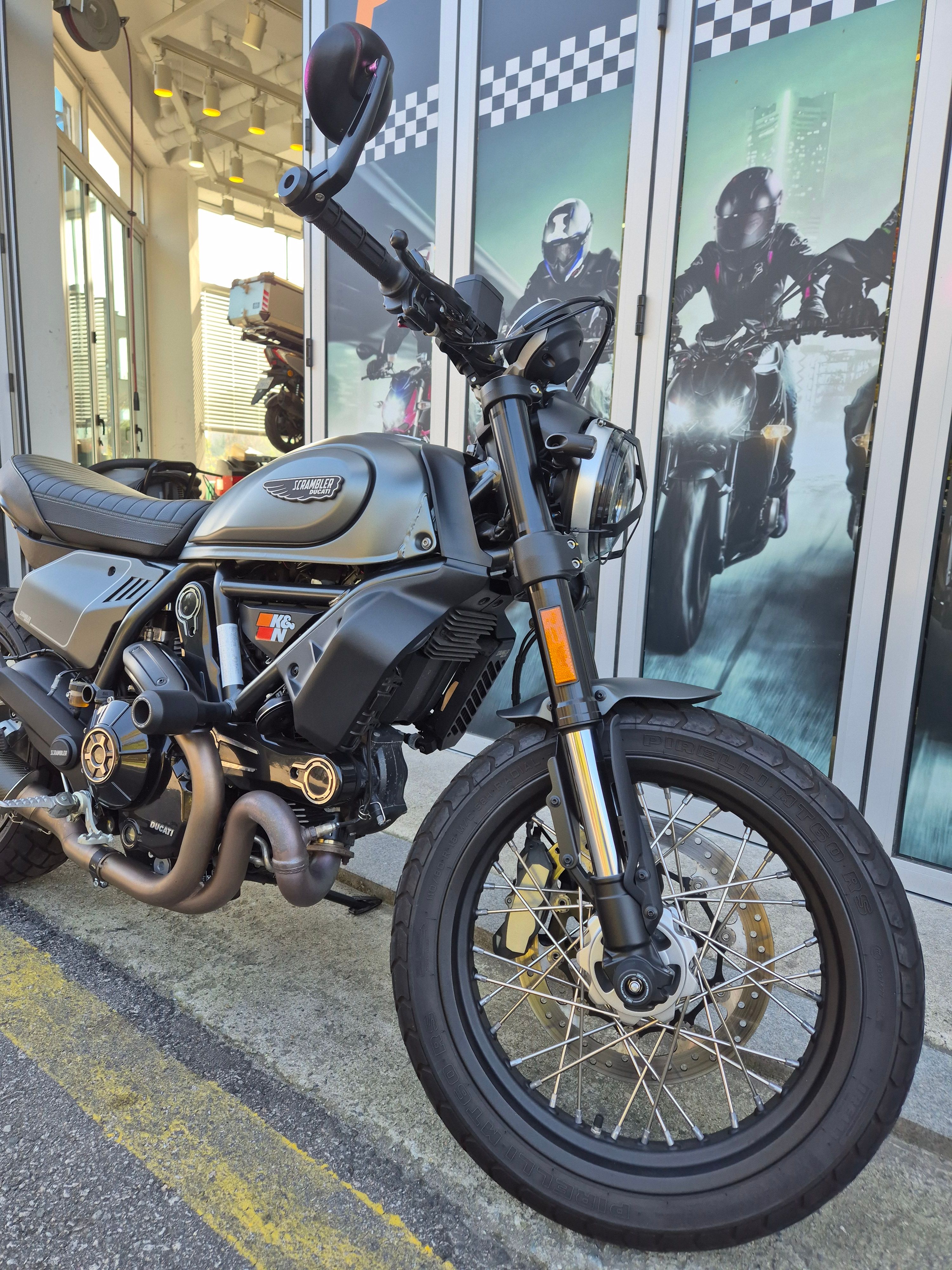 두카티 스크램블러 나이트시프트 main