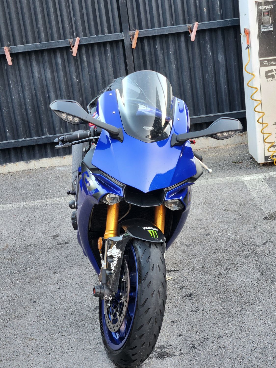 야마하 YZF R1 2018 블루 사진 2