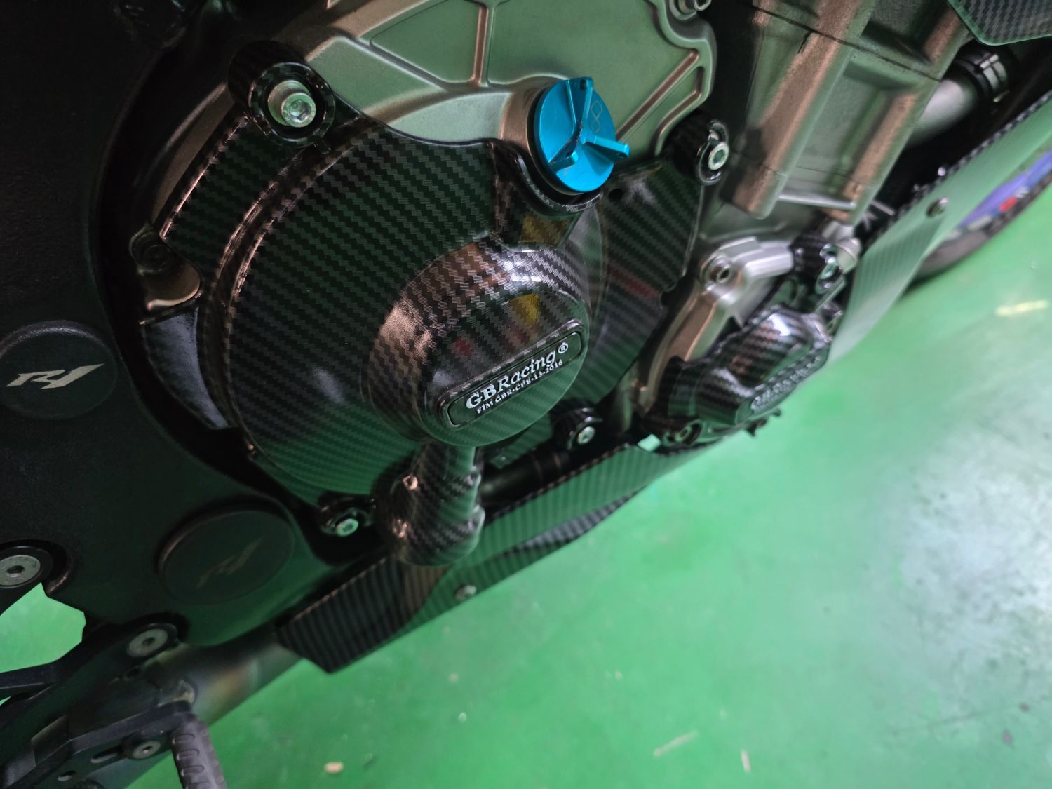 야마하 YZF R1 2015 화이트 사진 4