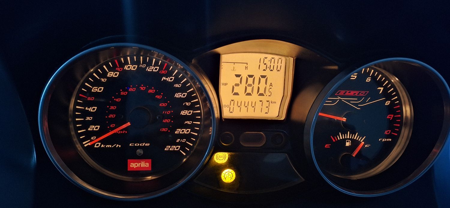 아프릴리아 SRV 850 thumb 2