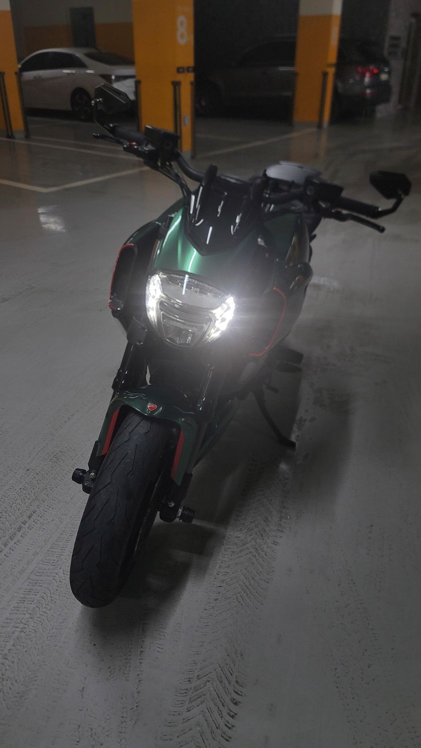 두카티 디아벨 다크 more