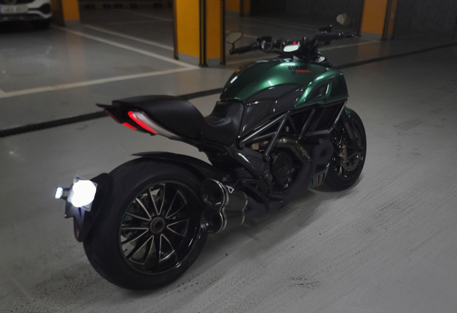 두카티 디아벨 다크 thumb 2