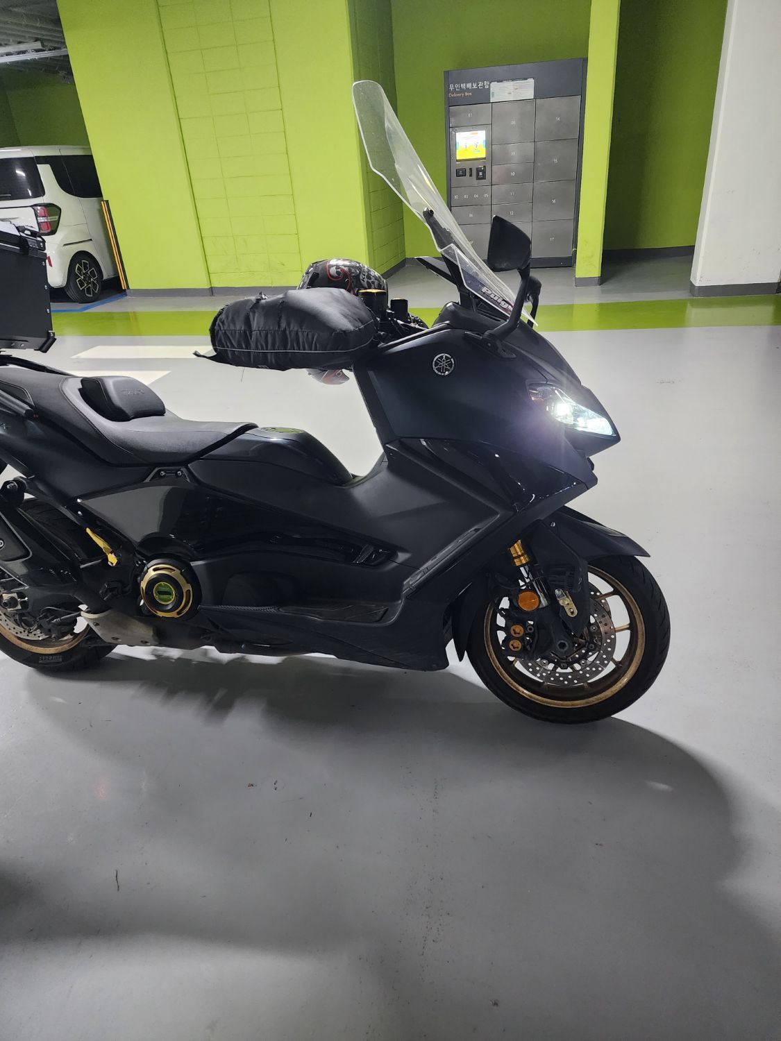 야마하 TMAX 560 thumb 2