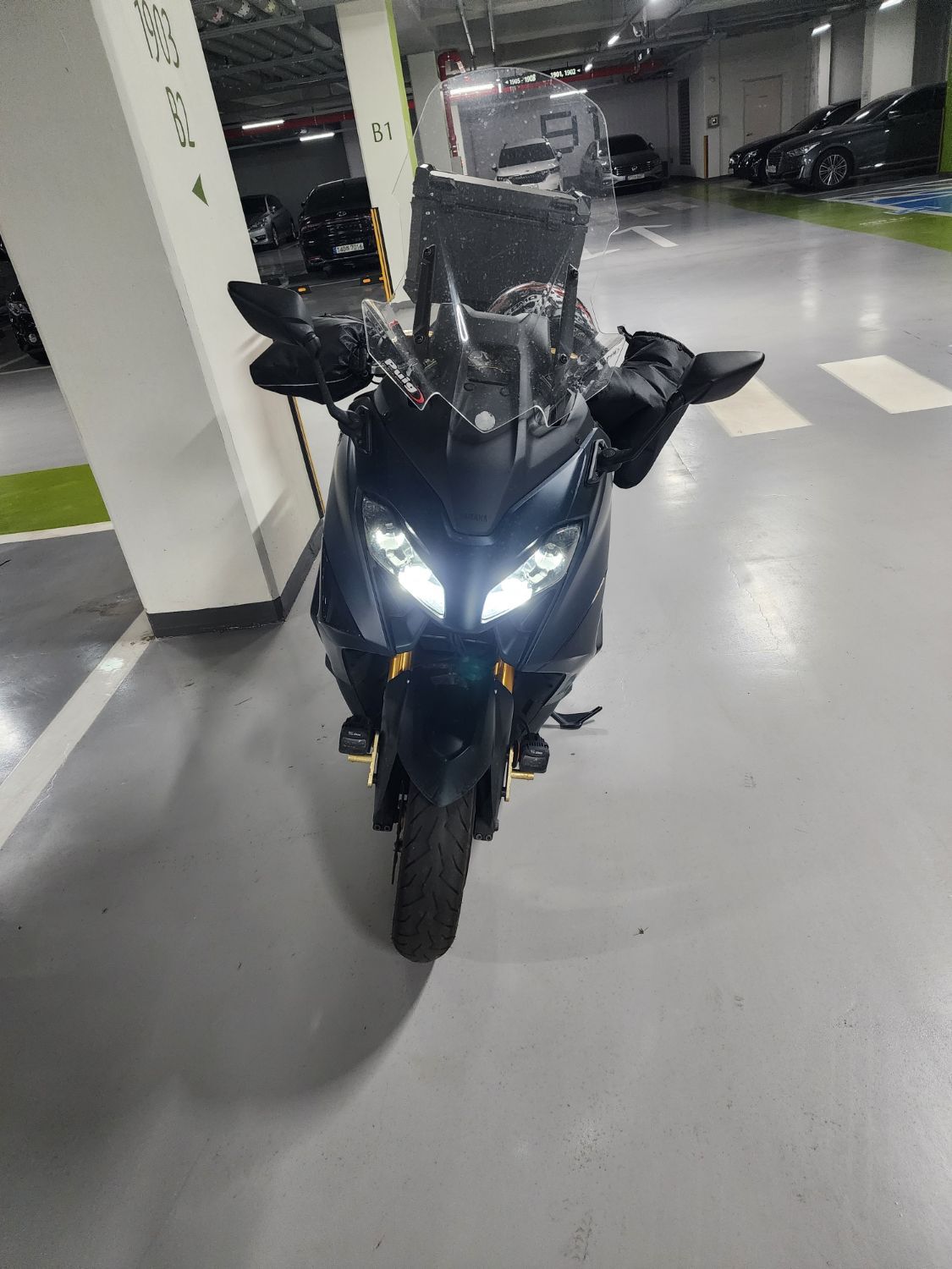 야마하 TMAX 560 thumb 2