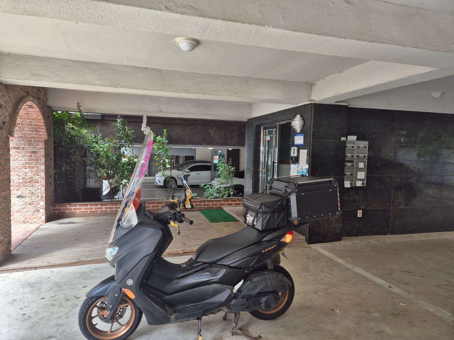 야마하 NMAX 125 thumb 2