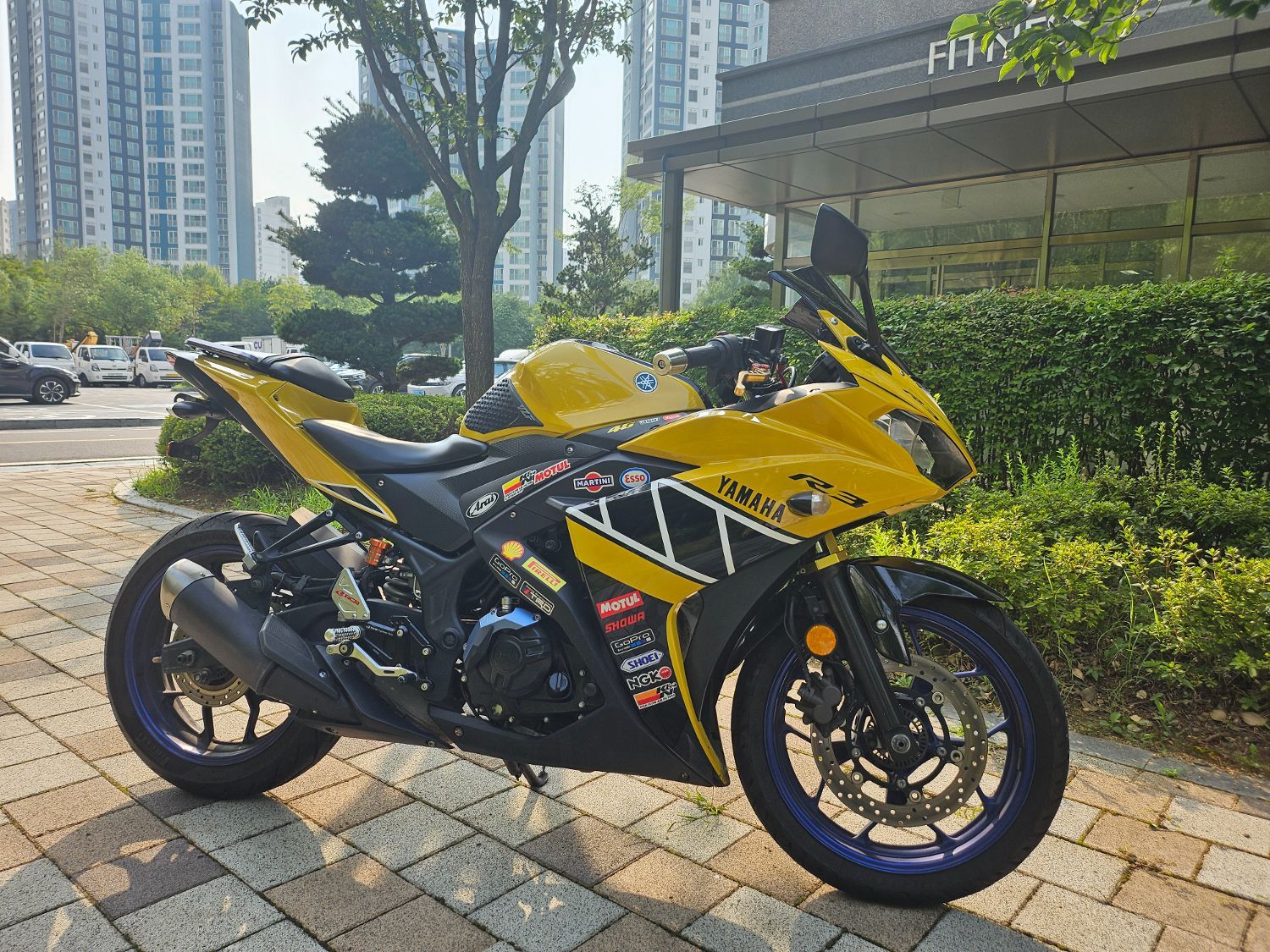 야마하 YZF R3 thumb 2