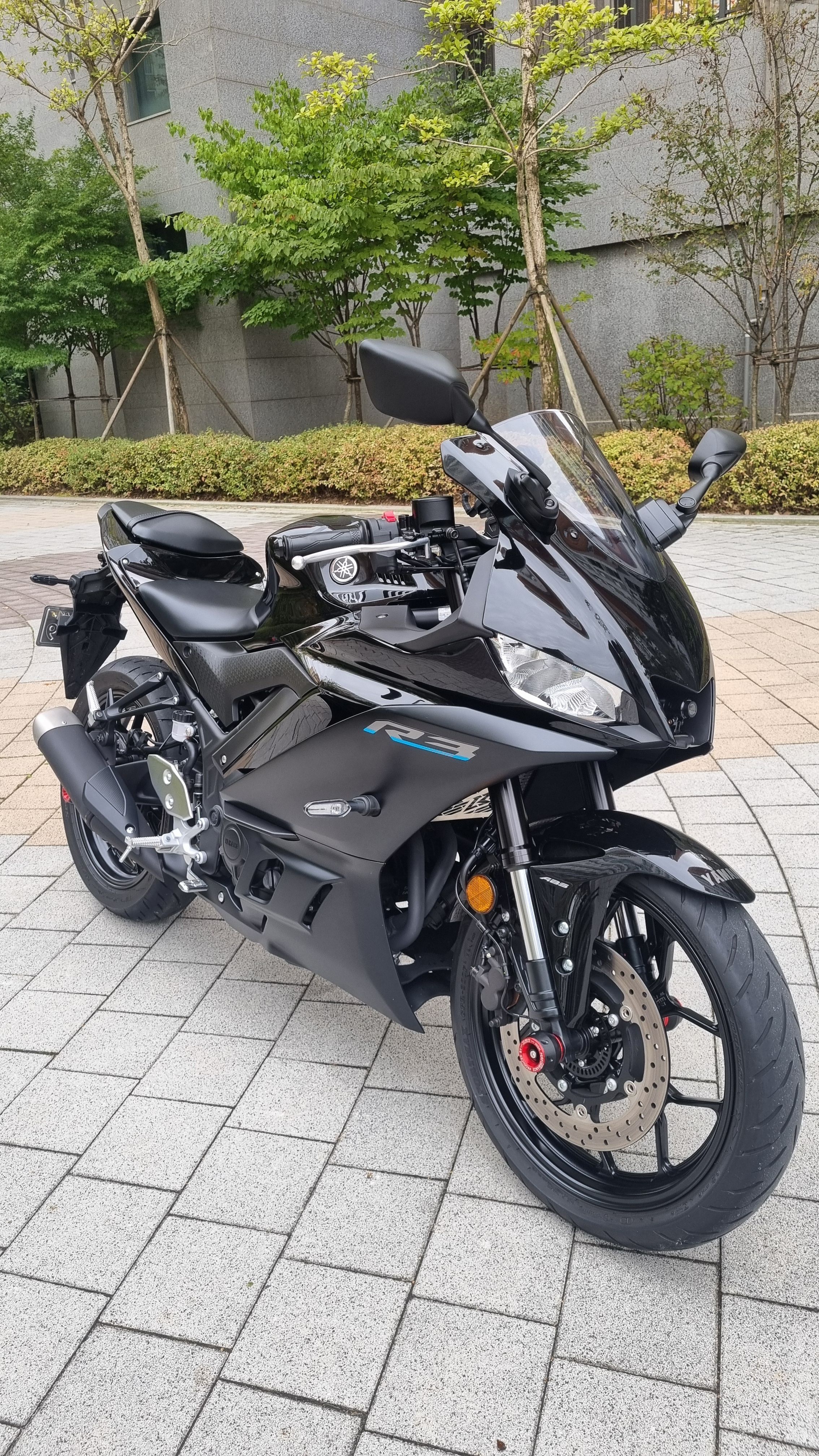 야마하 YZF R3 thumb 2