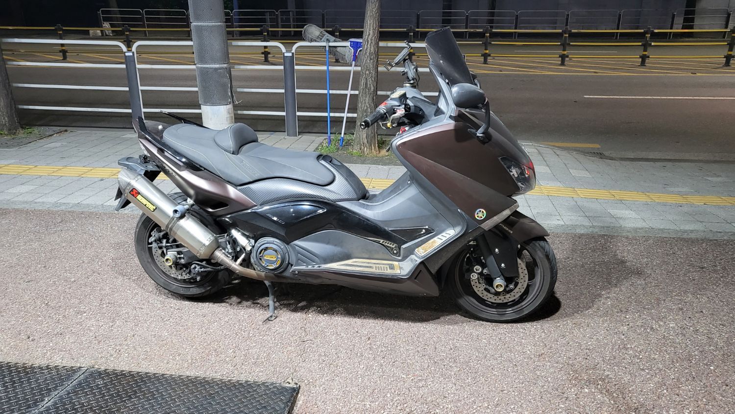 야마하 TMAX 530 more