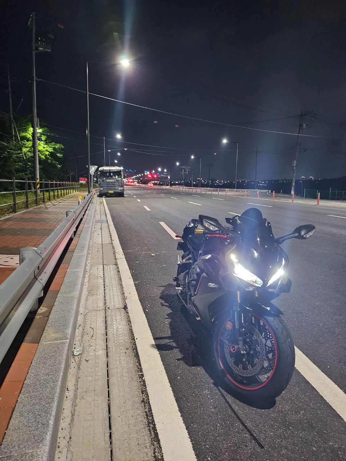 혼다 CBR 650 R 2022 블랙 사진 4